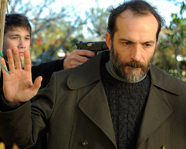 Öyle Bir Geçer Zaman Ki Fotoğrafı