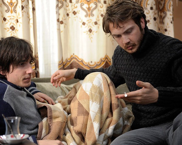 Öyle Bir Geçer Zaman Ki Fotoğrafı