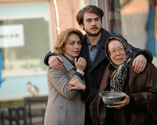 Öyle Bir Geçer Zaman Ki Fotoğrafı