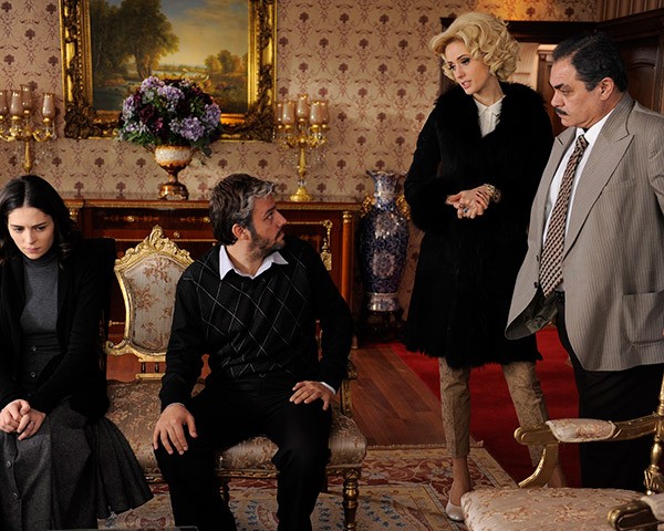 Öyle Bir Geçer Zaman Ki Fotoğrafı