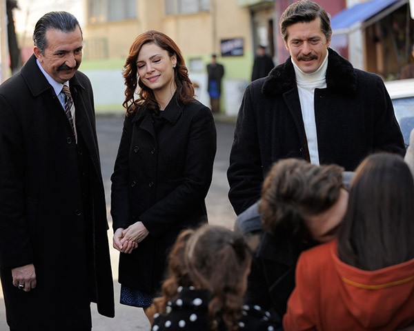 Öyle Bir Geçer Zaman Ki Fotoğrafı