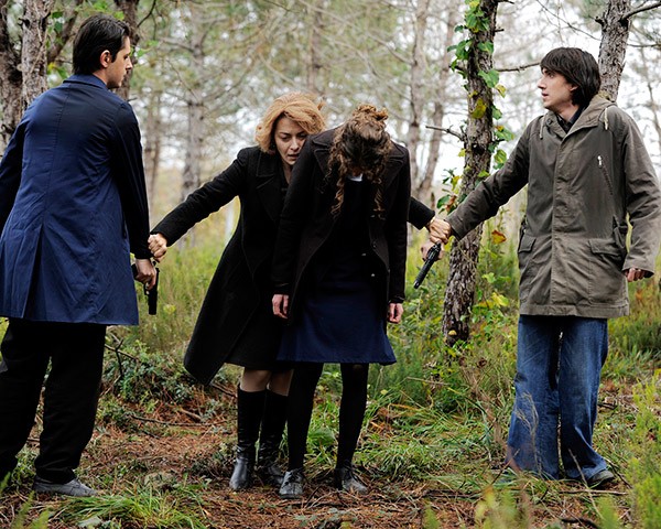 Öyle Bir Geçer Zaman Ki Fotoğrafı