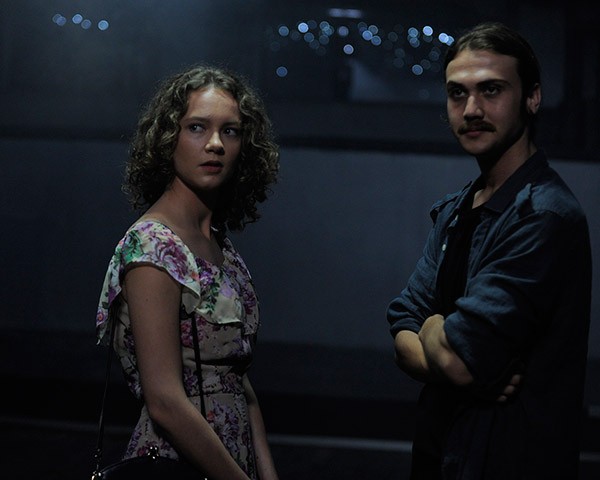 Öyle Bir Geçer Zaman Ki Fotoğrafı