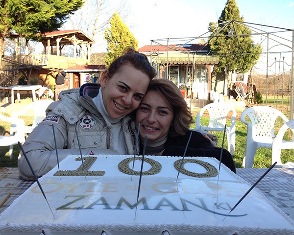 Öyle Bir Geçer Zaman Ki Fotoğrafı