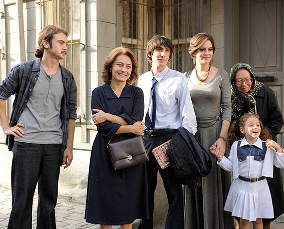 Öyle Bir Geçer Zaman Ki Fotoğrafı