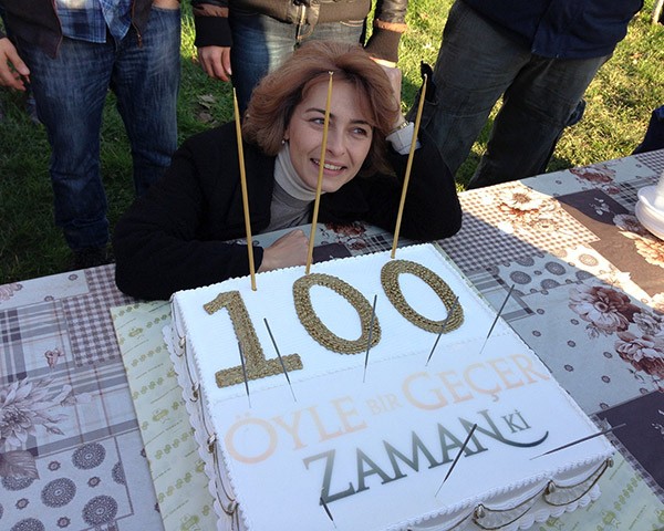 Öyle Bir Geçer Zaman Ki Fotoğrafı