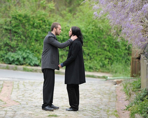 Öyle Bir Geçer Zaman Ki Fotoğrafı