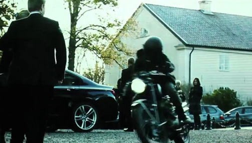 Ejderha Dövmeli Kız Fotoğrafı