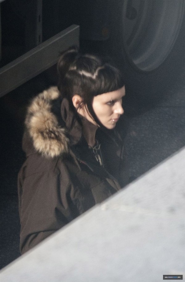 Ejderha Dövmeli Kız Fotoğrafı