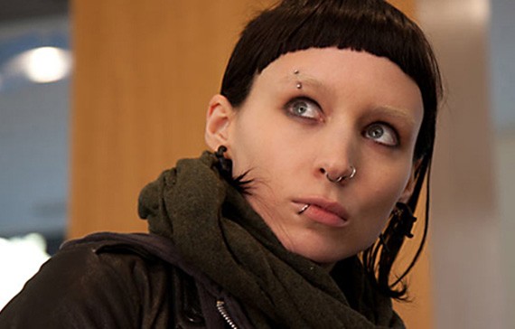 Ejderha Dövmeli Kız Fotoğrafı