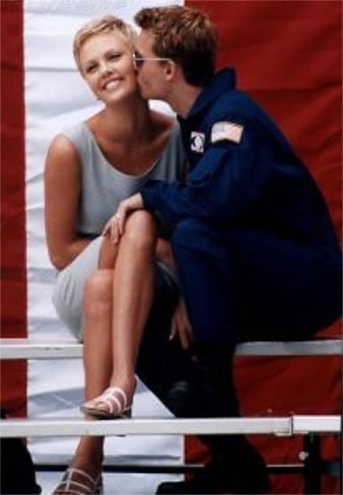 Astronotun Karısı fotoğrafı