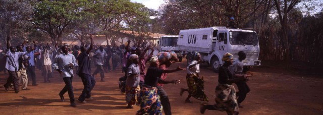 Kapıların Arkasında - Köpekleri Vurmak fotoğrafı