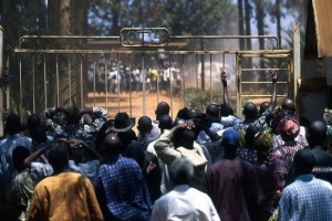 Kapıların Arkasında - Köpekleri Vurmak Fotoğrafı