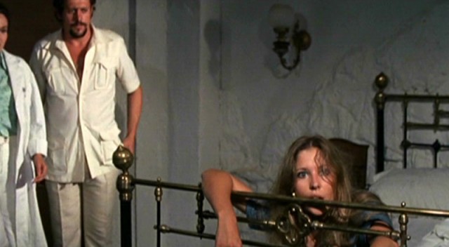 Yaşayan Ölülerin Arasında Bir Bakire fotoğrafı