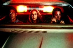 Asla Yabancılarla Oynama Fotoğrafı