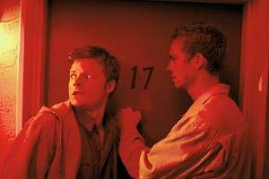 Asla Yabancılarla Oynama Fotoğrafı