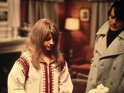 Yolun Sonundaki Küçük Kız Fotoğrafı