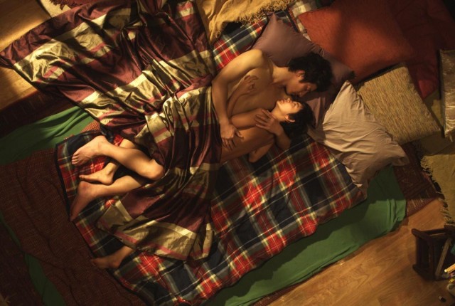 Love, In Between fotoğrafı