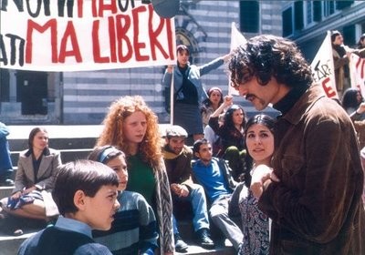 Gökyüzü Kadar Kırmızı fotoğrafı