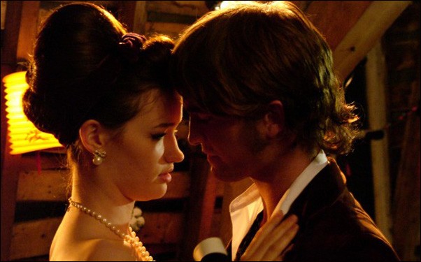 Love and Distrust fotoğrafı