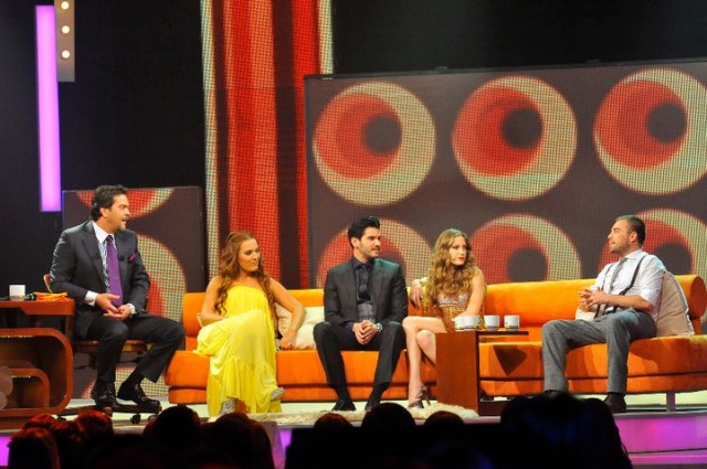 Beyaz Show Fotoğrafı