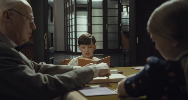 Çizgili Pijamalı Çocuk fotoğrafı