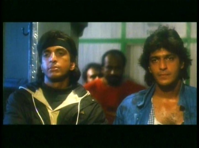 Teesra Kaun? fotoğrafı