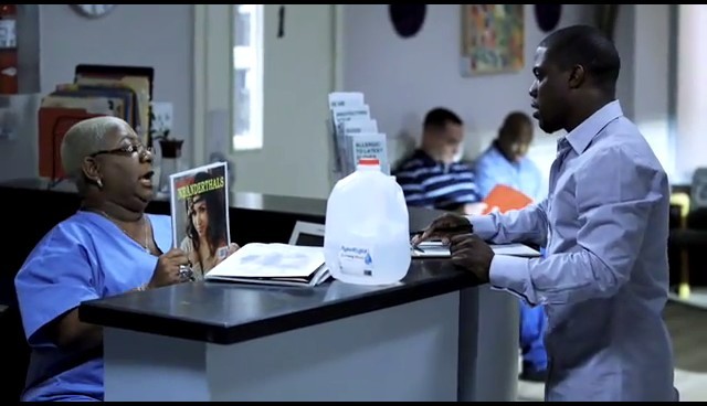 35 And Ticking Fotoğrafı