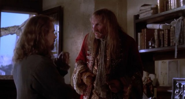 Demir Maskeli Adam Fotoğrafı