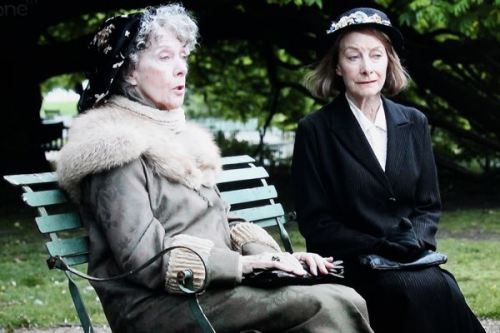 Upstairs Downstairs Fotoğrafı