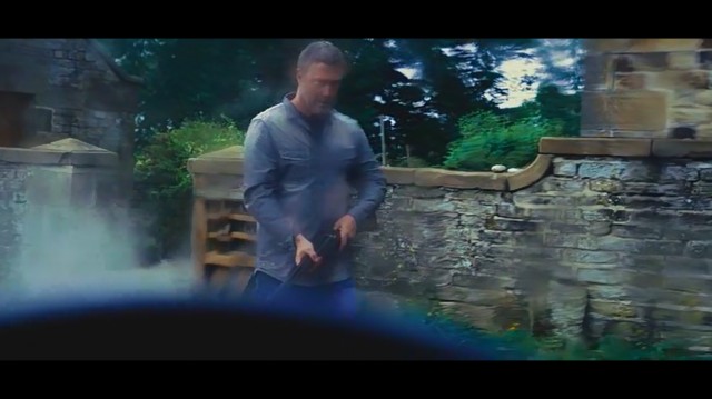 The Holding Fotoğrafı