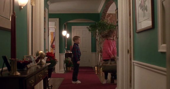 Evde Tek Başına Fotoğrafı