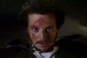 Evde Tek Başına Fotoğrafı