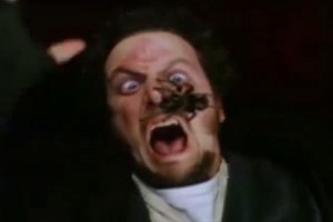 Evde Tek Başına Fotoğrafı