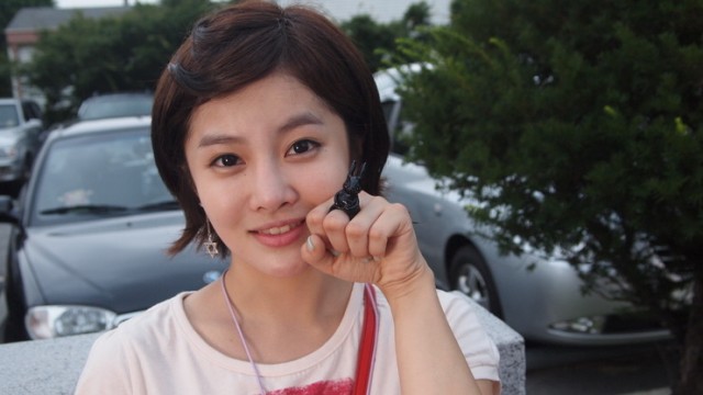 The Angel Of Death Comes With Purple High Heels fotoğrafı