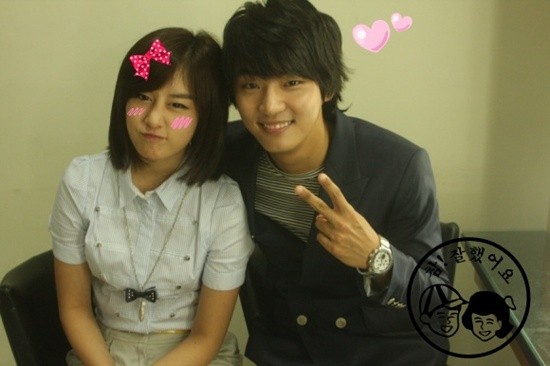 T-ara And Yoon Si-yoon's Bubibubi Fotoğrafı