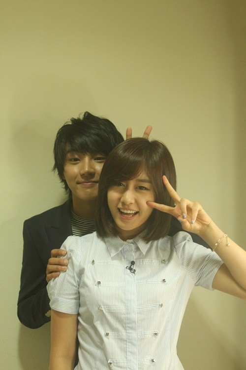 T-ara And Yoon Si-yoon's Bubibubi Fotoğrafı