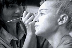 Madonna İle Yatakta fotoğrafı