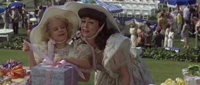 Mommie Dearest fotoğrafı