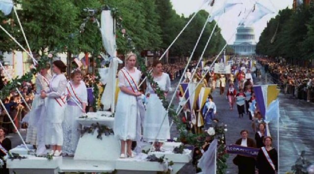 Demir Çeneli Melekler Fotoğrafı