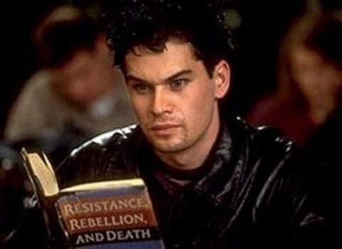 Dead Man On Campus fotoğrafı