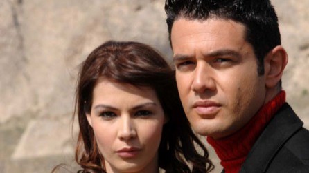 İki Yabancı fotoğrafı