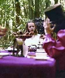 Alicia En El País De Las Maravillas (1976) afişi