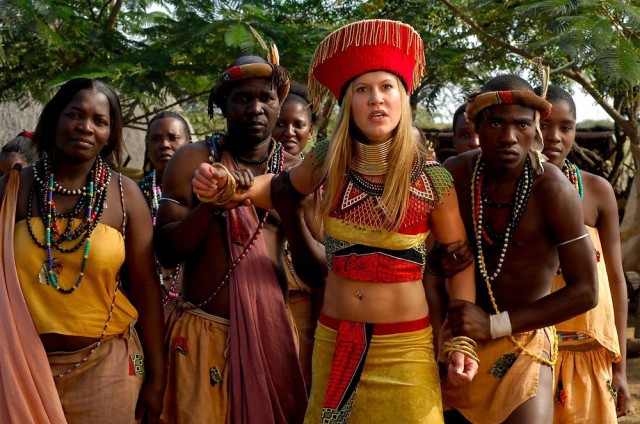 Im Brautkleid Durch Afrika Fotoğrafı