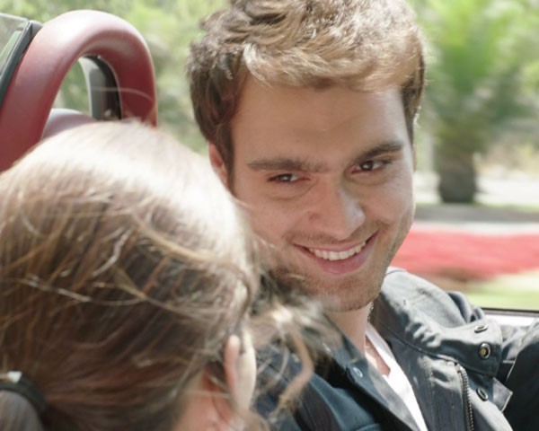 Bir Çocuk Sevdim Fotoğrafı