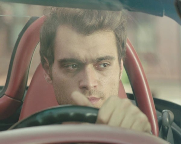 Bir Çocuk Sevdim Fotoğrafı