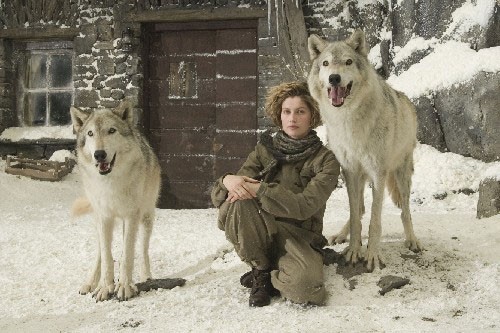 Bakire ile Kurtlar Fotoğrafı