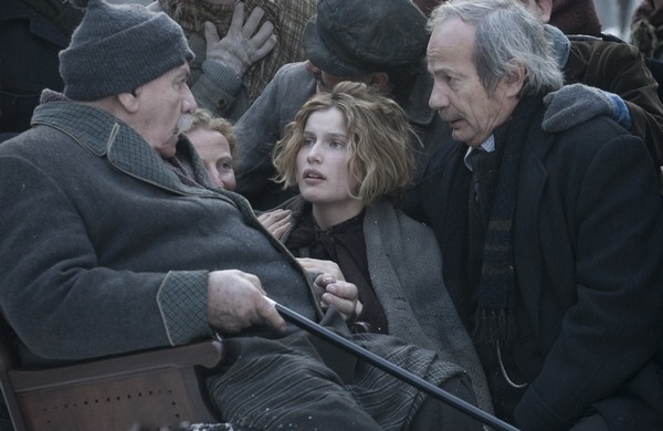 Bakire ile Kurtlar fotoğrafı