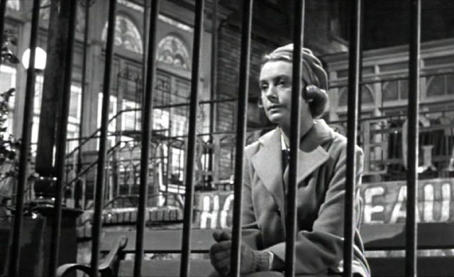 Separate Tables Fotoğrafı