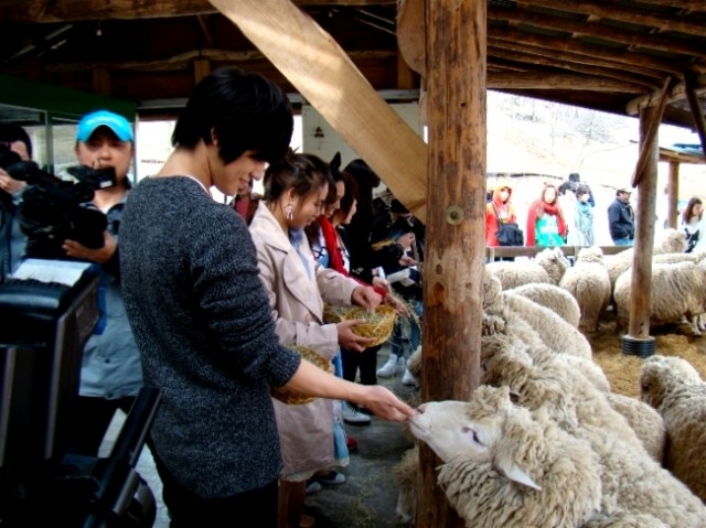 Kim Bum Ile Dünya Tarihi Fotoğrafı